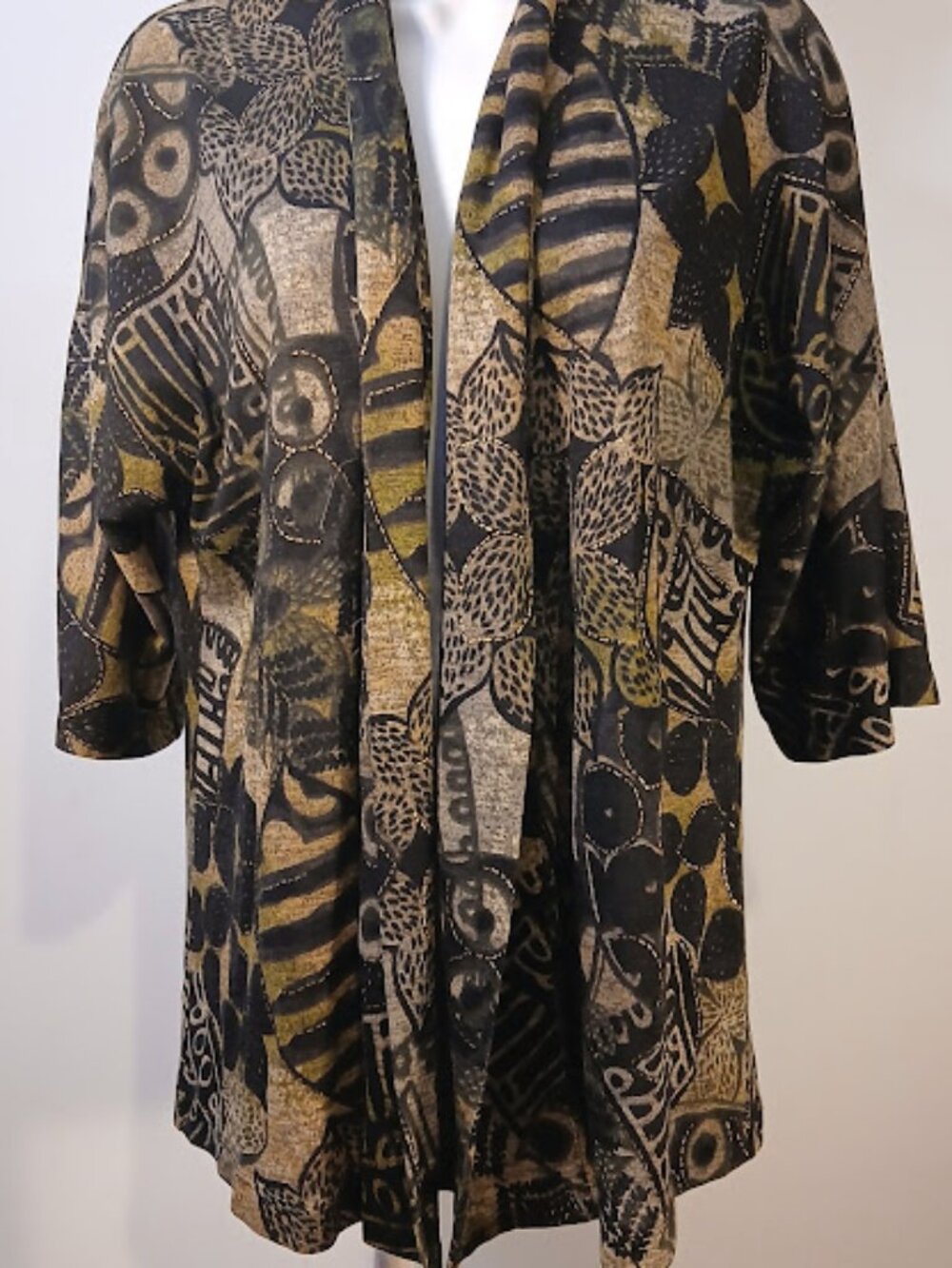 Chicos Size 1 top Black Tan Gold